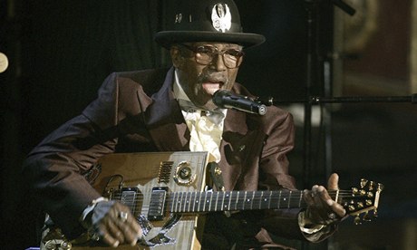 Bo Diddley performs