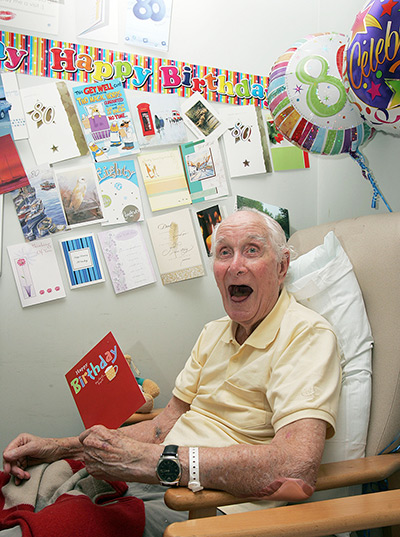 Ronnie Biggs update: 2009: Ronnie Biggs celebrating his 80th Birthday at the Norfolk and Norwich