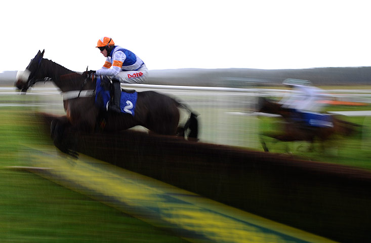 Racing at Exeter2: Jason Maguire riding Desert Cry