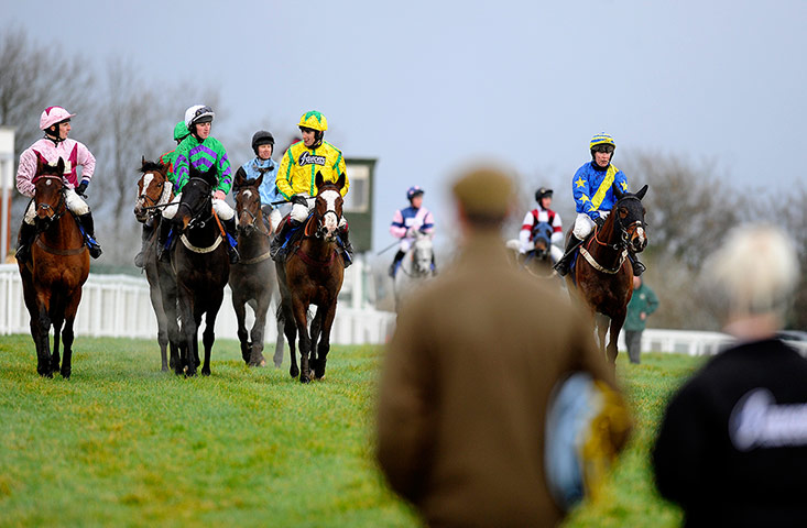 Racing at Exeter2: Connections wait for the runners to return