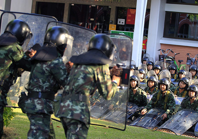 Thailand update: Thai soldiers prepare for attack at Government House