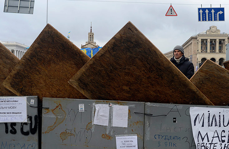 Ukraine update: Protester stands behind barricade on Independence Square