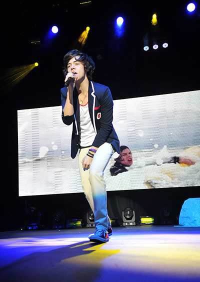 harry styles style: One Direction Perform At BIC In Bournemouth