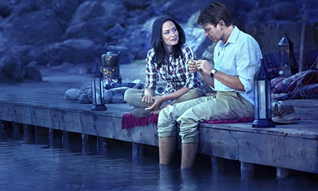 Emily Blunt and Ewan McGregor in Salmon Fishing in the Yemen