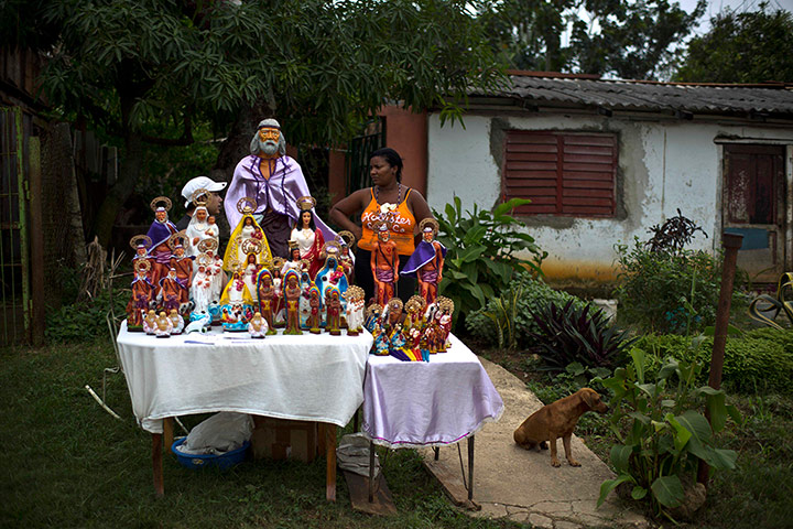 20 photos: Plaster statues for sale in Cuba