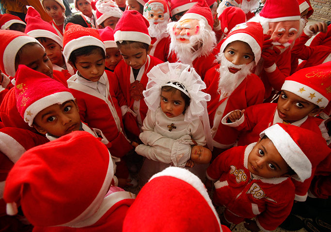 Top10: Children dressed in Santa Claus in Indi