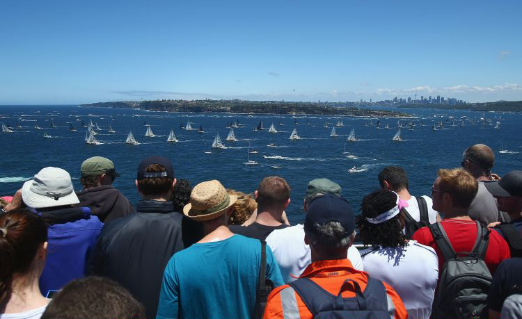 Sydney to Hobart: Crowds gather 
