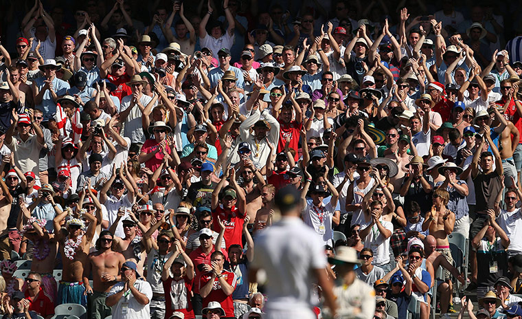 fourth test day 1: England fans applaud Pietersen