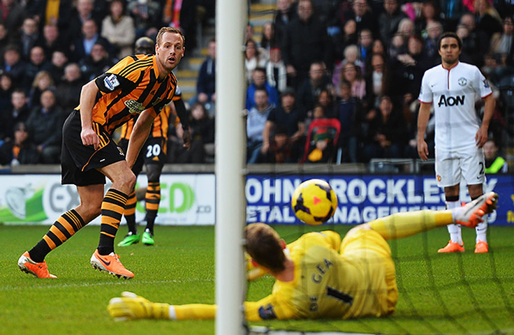 Premier League Boxing Day: David Meyler of Hull City slots the ball
