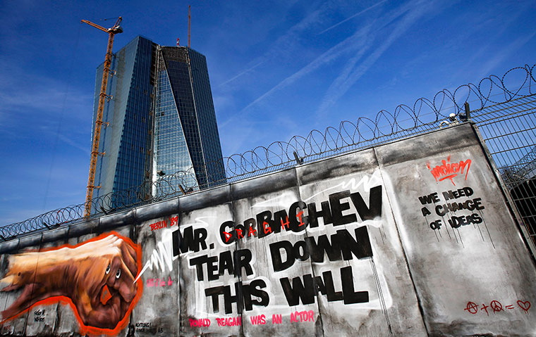 Graffiti: Graffiti at the construction site of the ECB