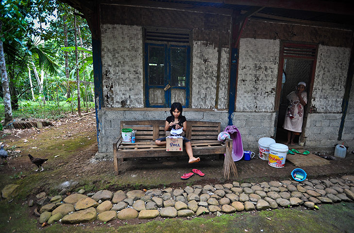 Eyelashes: False eyelash maker, Friti