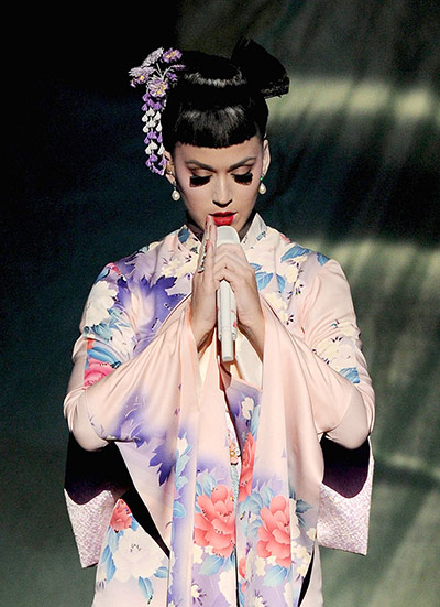 Eyelashes: Katy Perry performing
