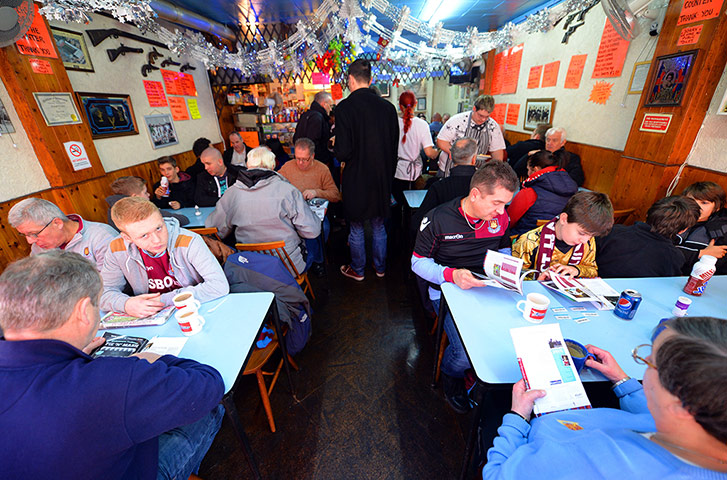premier league: West Ham fans in a cafe