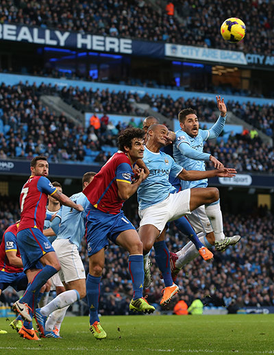 premier league: Mike Jedinak goes up for the ball 