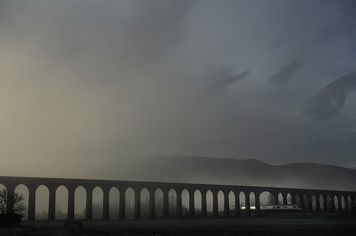 Photo highlights : A train passes an ancient aqueduct in Noáin, northern Spain