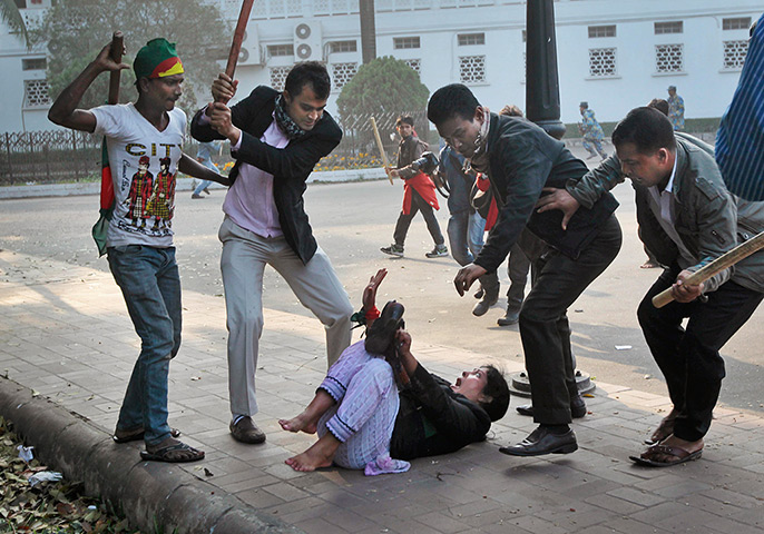 Photo highlights : Supporters of the ruling Bangladesh Awami League beat a lawyer and supporte