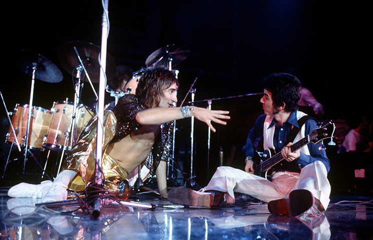 The Faces timeline: Rod Stewart on stage with Ronnie Lane and The Facesin 1981