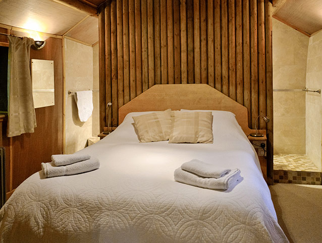 Cool Cottages:Gloucest: Log Cabin, Churcham int