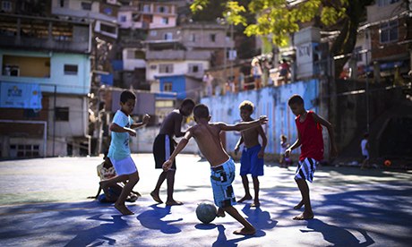 40 Brilliant Photos Of Football Being Played In The 