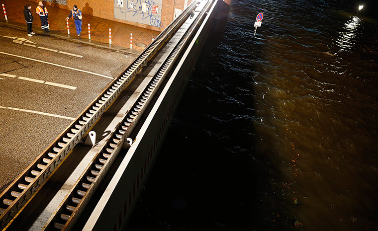 Storm Xaver in Europe: A floodgate near the flooded waterfront in Hamburg