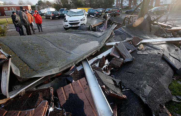 Storm Xaver in Europe: Residents survey damage in the coastal town of Cuxhaven