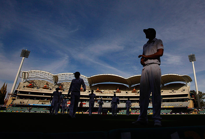 Ashes day three..: England's Cook walks off field