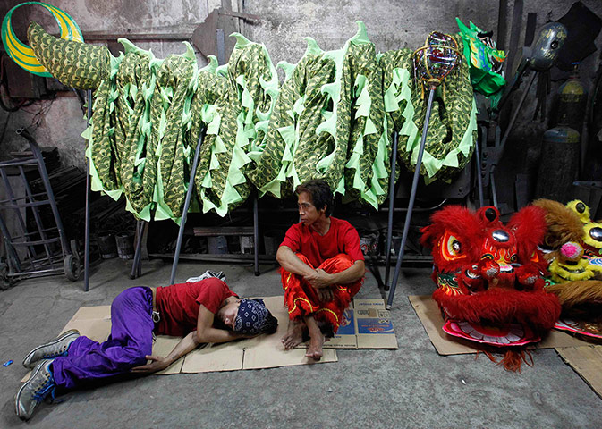 Chinese New Year: Dancers rest before resuming a dragon dance in Manila, Philippines
