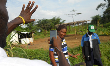Farmers in Liberia film their techniques 