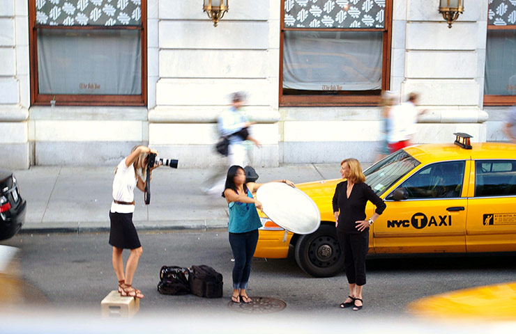 Your Pictures - Glamour: new york taxi with woman photographer and model