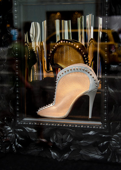 Your Pictures - Glamour: high heeled boot in shop window