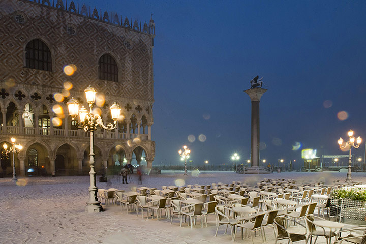 Venice in the snow: St Mark's square is covered with snow 