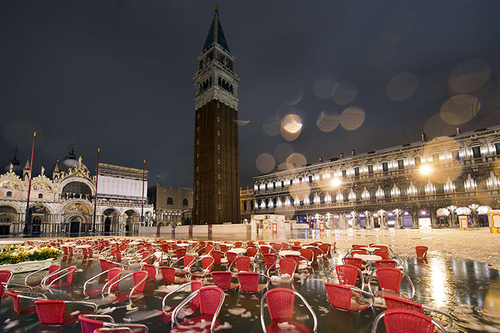 Venice in the snow: Water rises on St Mark's square