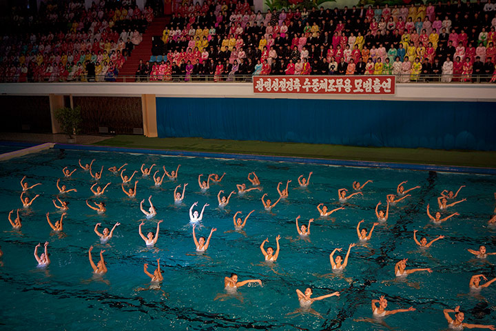 20 Photos: North Korean synchronized swimmers perform in Pyongyang