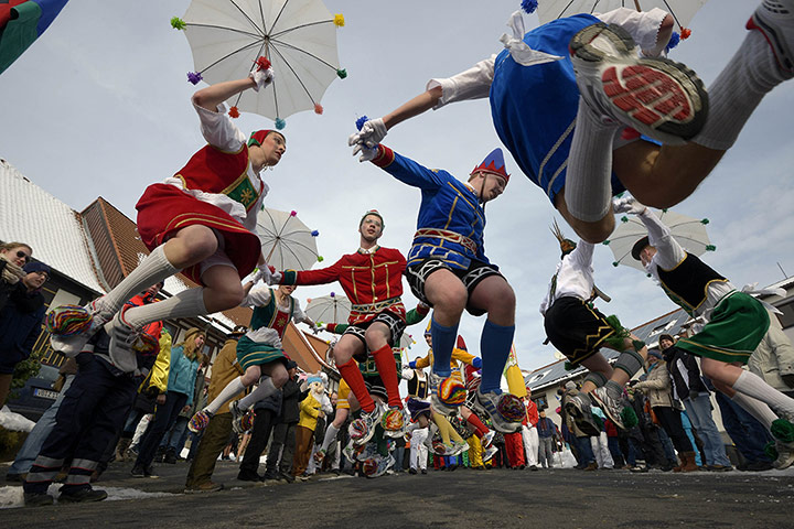 20 Photos: Carnival Revellers Celebrate Rose Monday