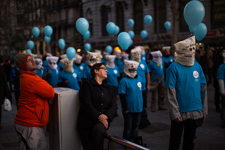 24 Hours: Workers from the Telefonica phone company protest in Barcelona