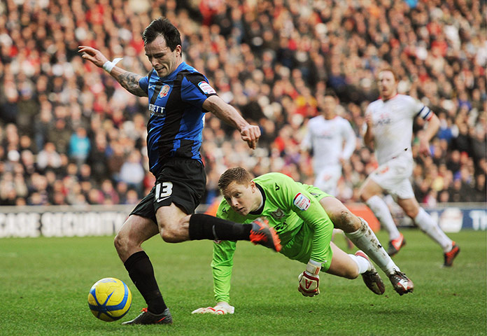 fa cup 2: Milton Keynes Dons v Barnsley - FA Cup Fifth Round