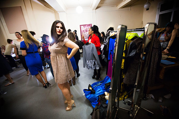 London Plus Size Fashion: Models backstage
