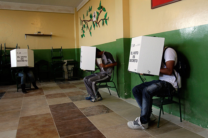 24 hours: Quito, Ecuador: Voters fill in their ballots