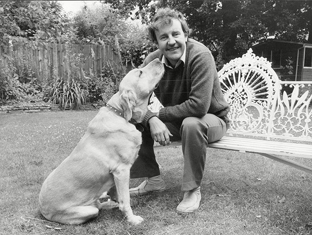 Richard Briers Obituary: Richard Briers at home with his dog, July 1978