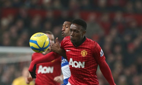  Danny Welbeck of Manchester United in action with Mikele Leigertwood of Reading