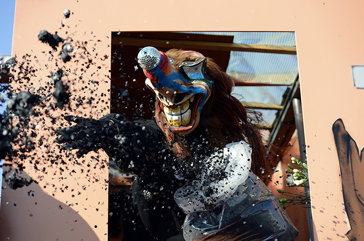 24 hours in pictures: erformers take part at the 