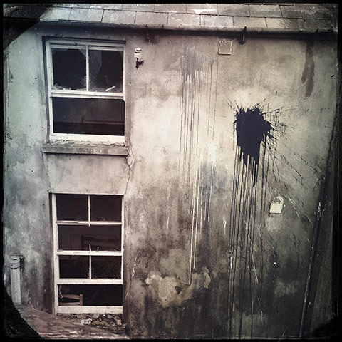 Olmos Derry: Housing along the walls in Derry has been blighted by sectarian troubles