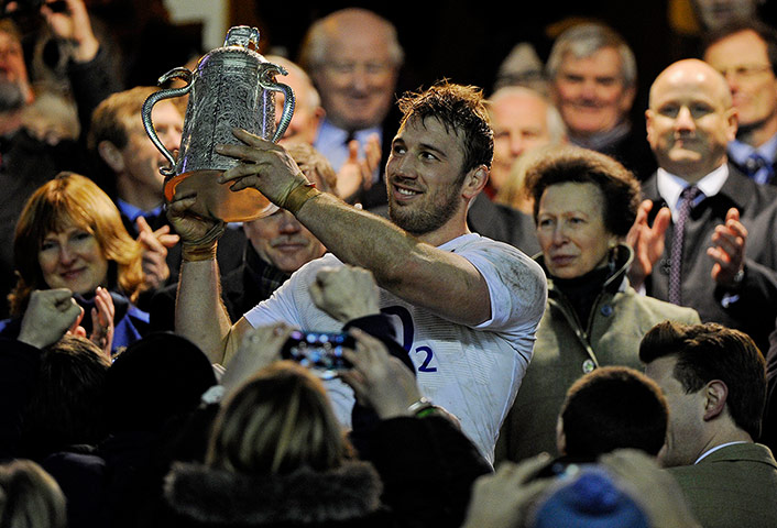 England v Scotland: England captain Chris Robshaw holds aloft the Calcutta Cup