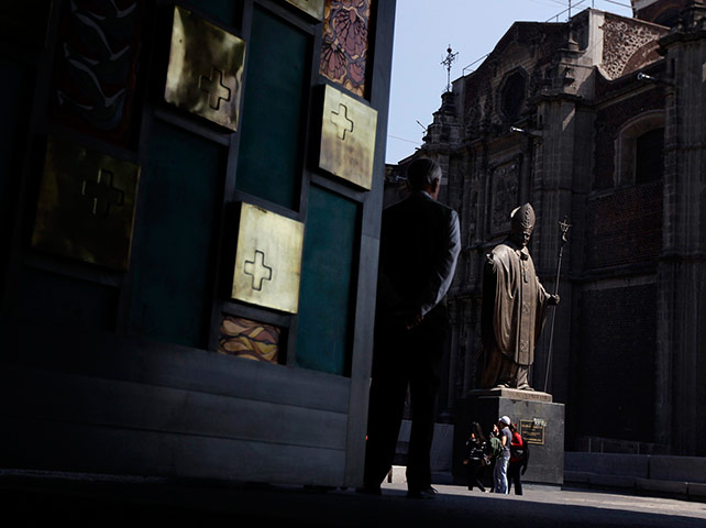 20 Photos: People walk past the statue of the late Pope John Paul II in Mexico City