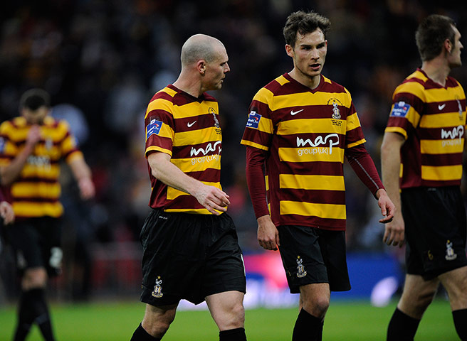 Capital One final 3: Gary Jones has a quiet word in the ear of midfielder Will Atkinson