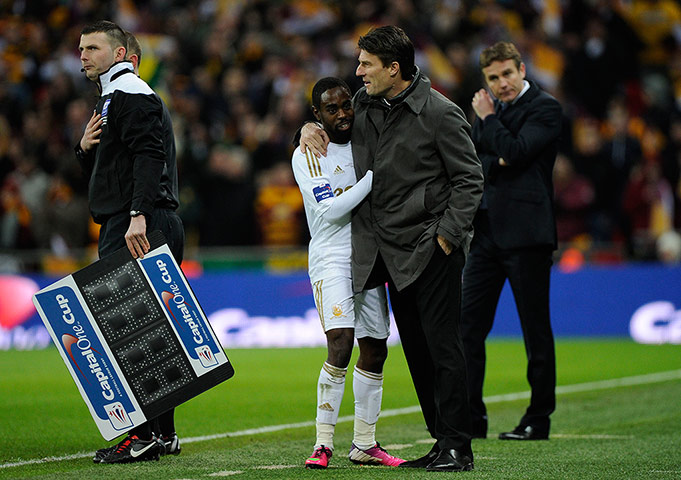 Capital One final 4: Nathan Dyer and Michael Laudrup 