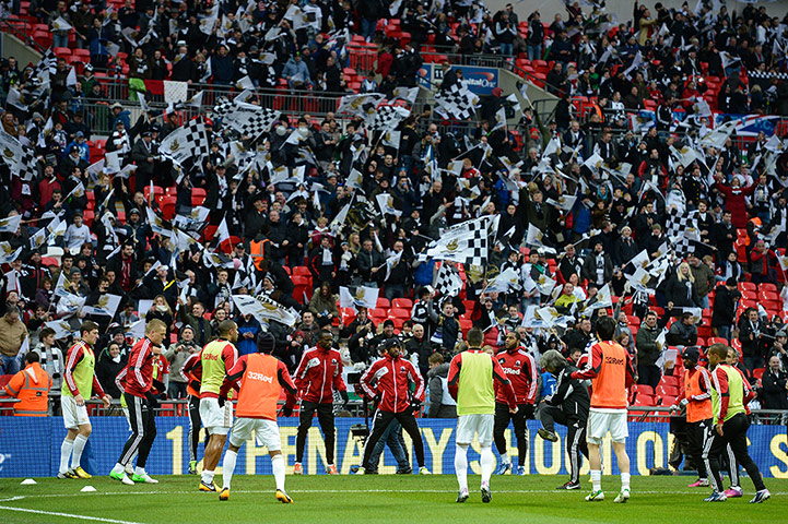 Capital One Final 7: Swansea's players warm up
