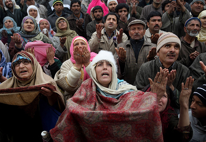 24 hours: Srinagar, Indian Kashmiri: Muslims pray at a shrine