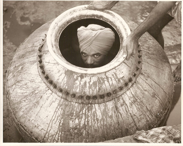 Your Pics - Squeeze: pic of man with turban in cooking pot