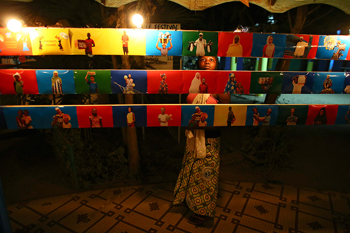 FTA: Nic Bothma: A girl from Burkina Faso looks at a photographic exhibition